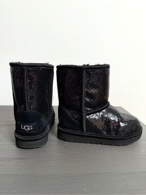 Girls Ugg sequins Boots - size 10 USA Girls